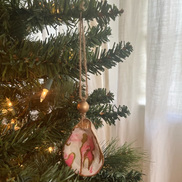 Set of Six Decoupaged Oyster Ornaments, Pink & Gold Marble - Picture 14 of 14